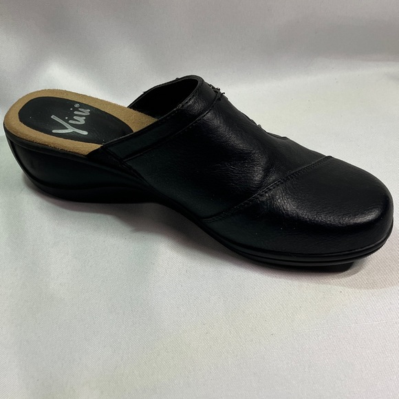 Yuu Women's Black Leather Mules with Buckle - Picture 3 of 7